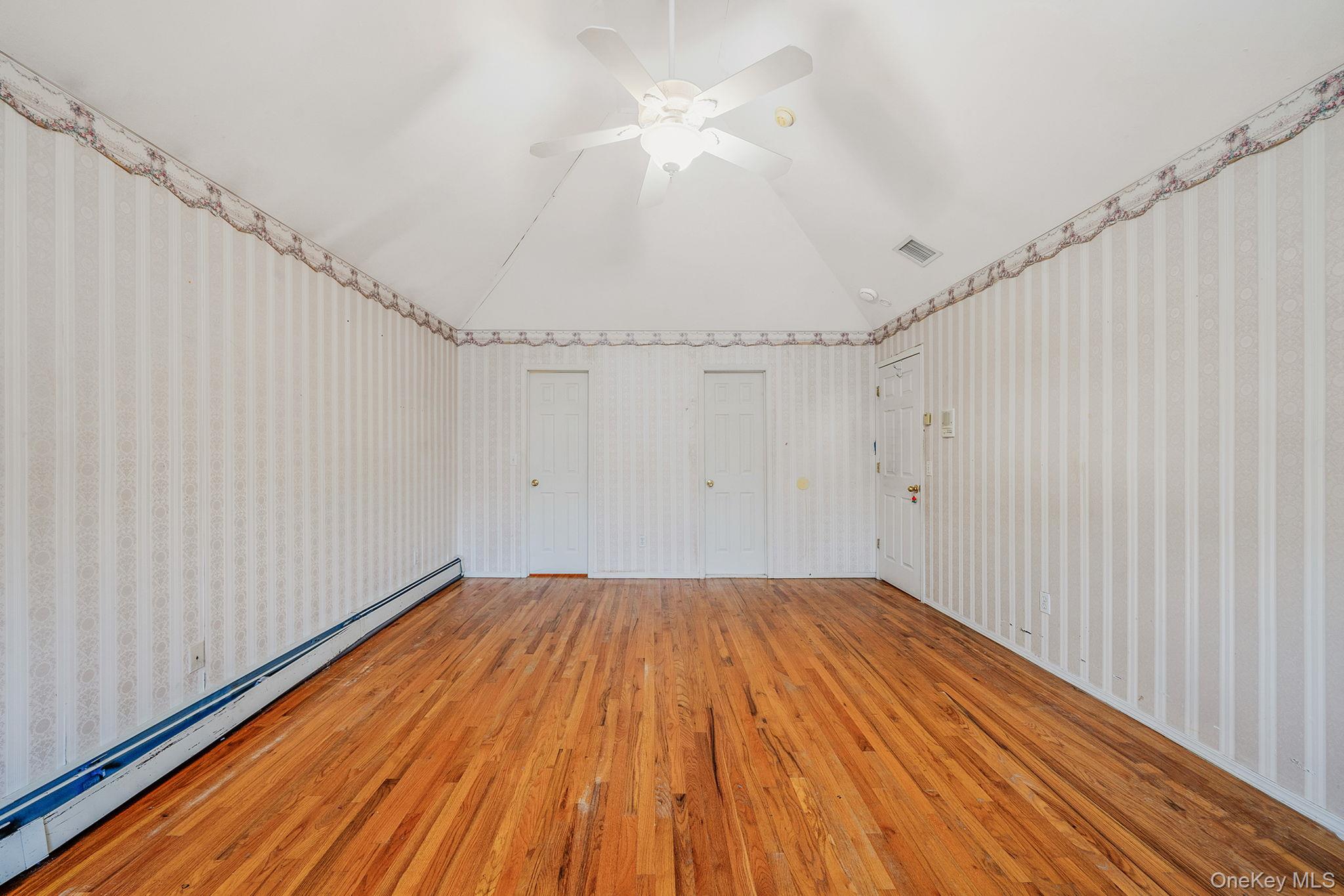 #19 photo, 211 N Titmus Drive, सफ़ोक काउंटी Mastic , NY 11950