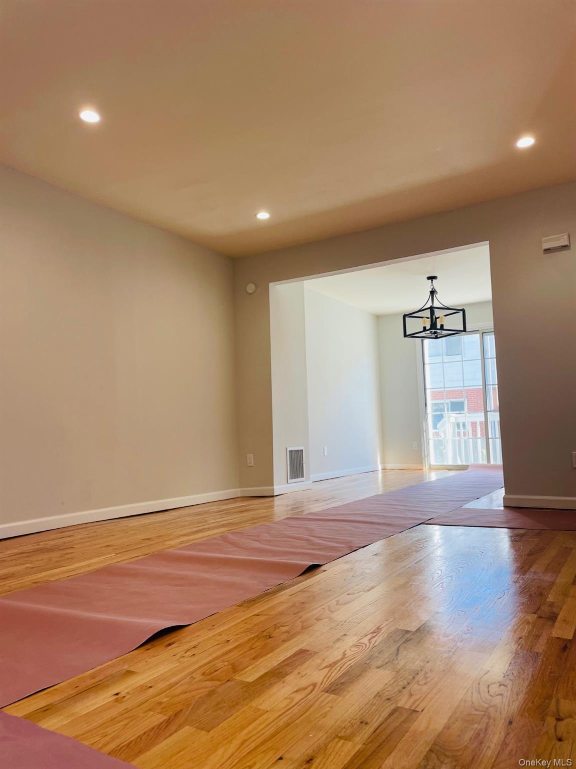 #1 photo, 16 Oldwood Road, Port Washington , NY 11050