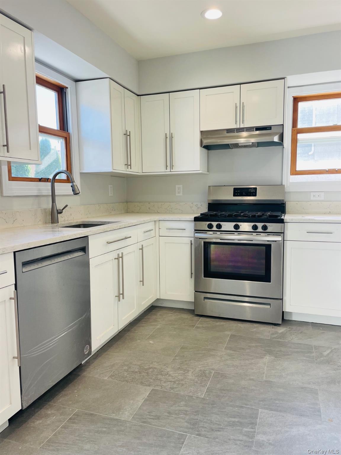 #4 photo, 16 Oldwood Road, Port Washington , NY 11050