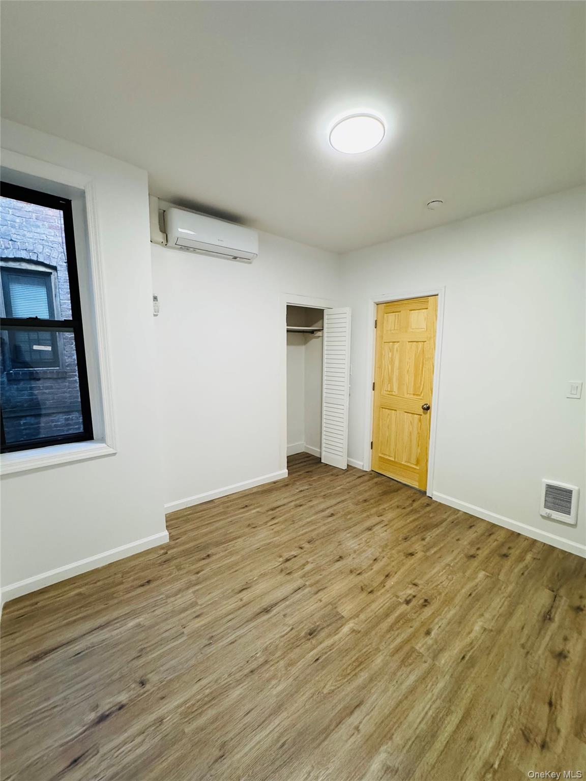 #1 photo, 2124 Mermaid Avenue, הברונקס Brooklyn , NY 11224