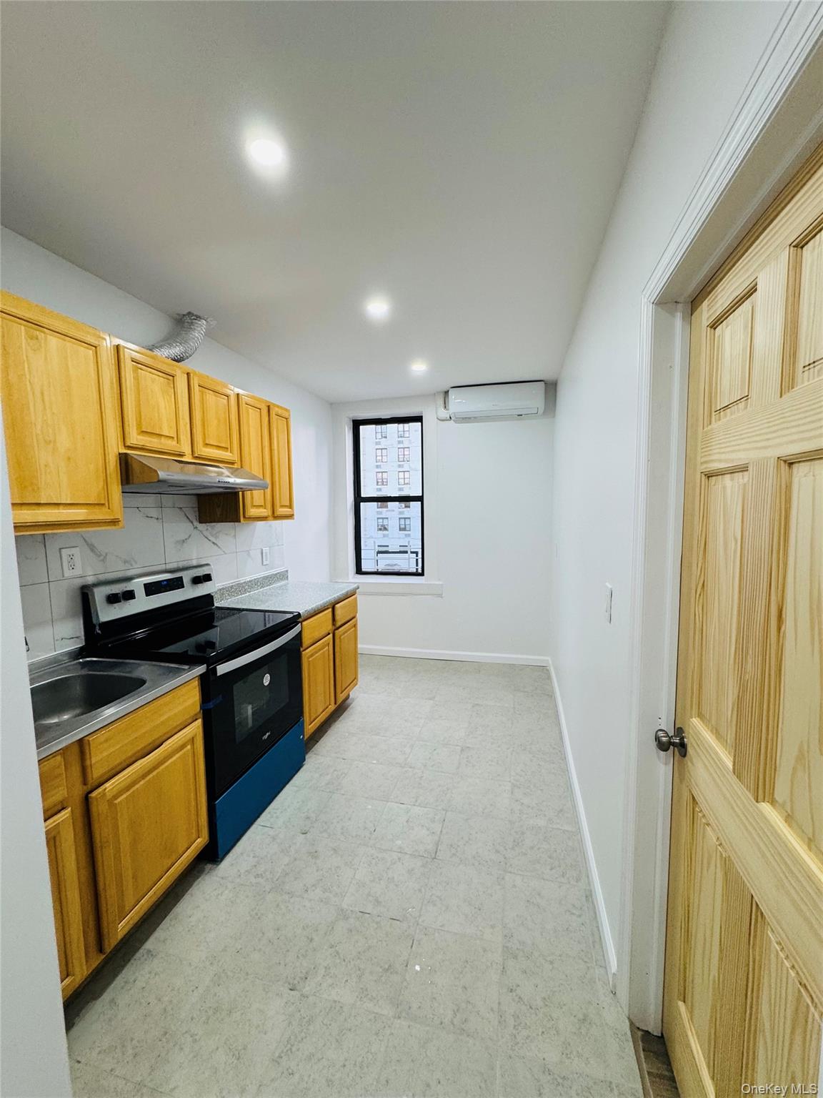 #7 photo, 2124 Mermaid Avenue, הברונקס Brooklyn , NY 11224