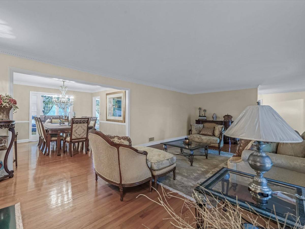 #10 photo, 32 Forbes Boulevard, Eastchester , NY 10709