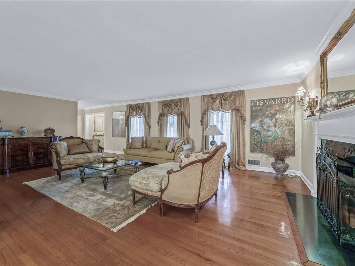 #11 photo, 32 Forbes Boulevard, Eastchester , NY 10709