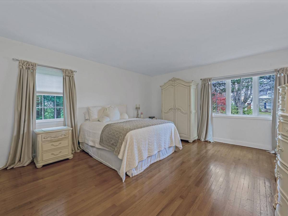 #24 photo, 32 Forbes Boulevard, Eastchester , NY 10709