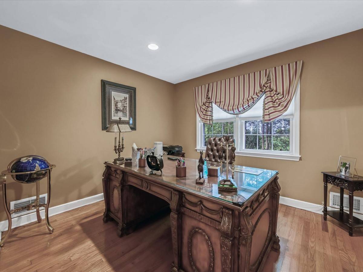 #27 photo, 32 Forbes Boulevard, Eastchester , NY 10709