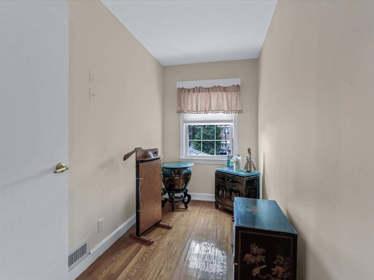 #32 photo, 32 Forbes Boulevard, Eastchester , NY 10709