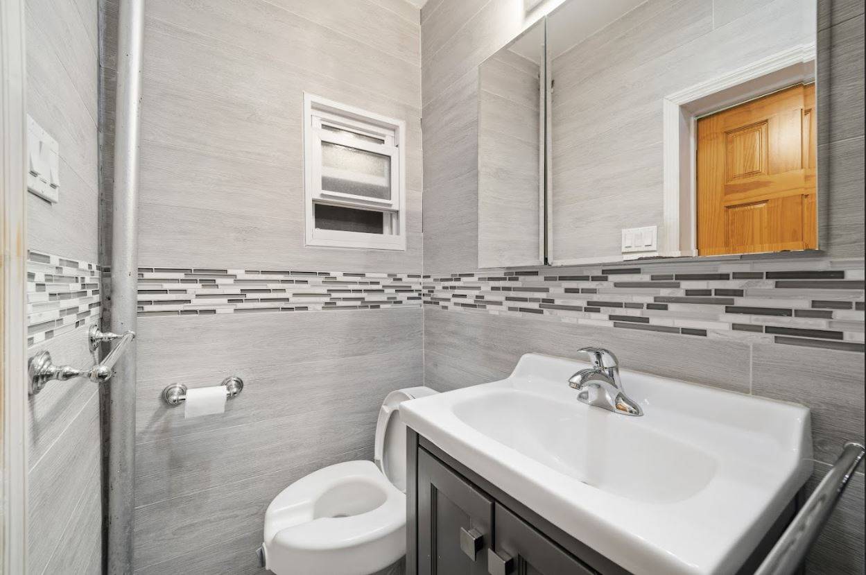 #19 photo, 20-15 Menahan St, Ridgewood , NY 11385