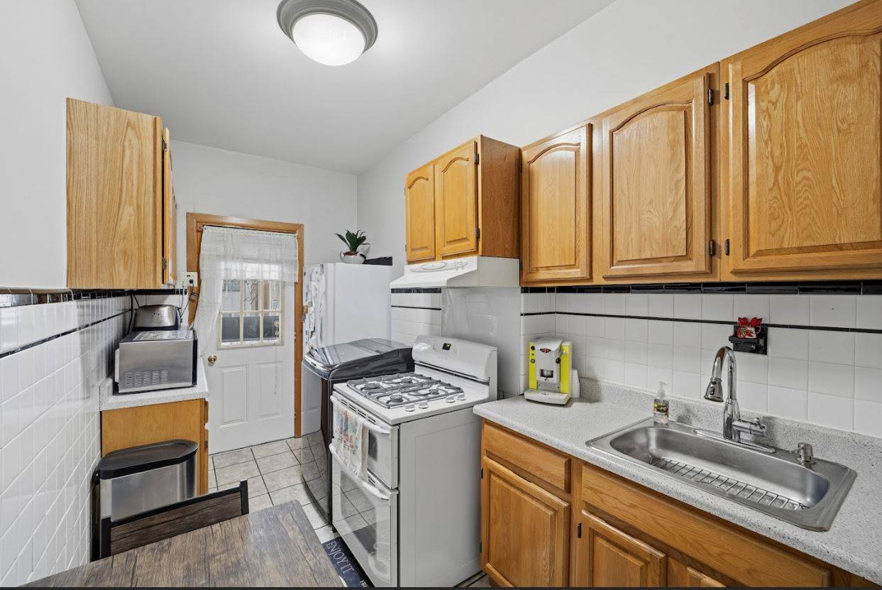 #20 photo, 20-15 Menahan St, Ridgewood , NY 11385