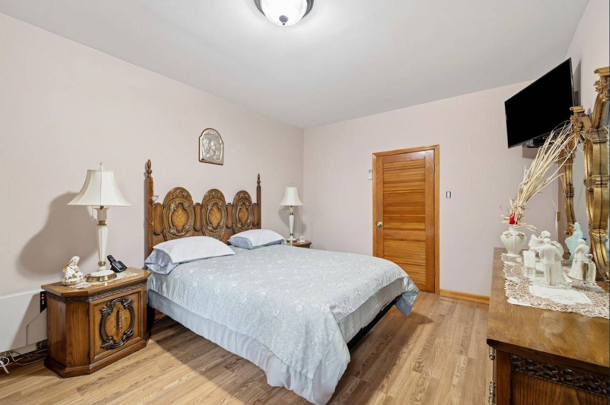 #27 photo, 20-15 Menahan St, Ridgewood , NY 11385