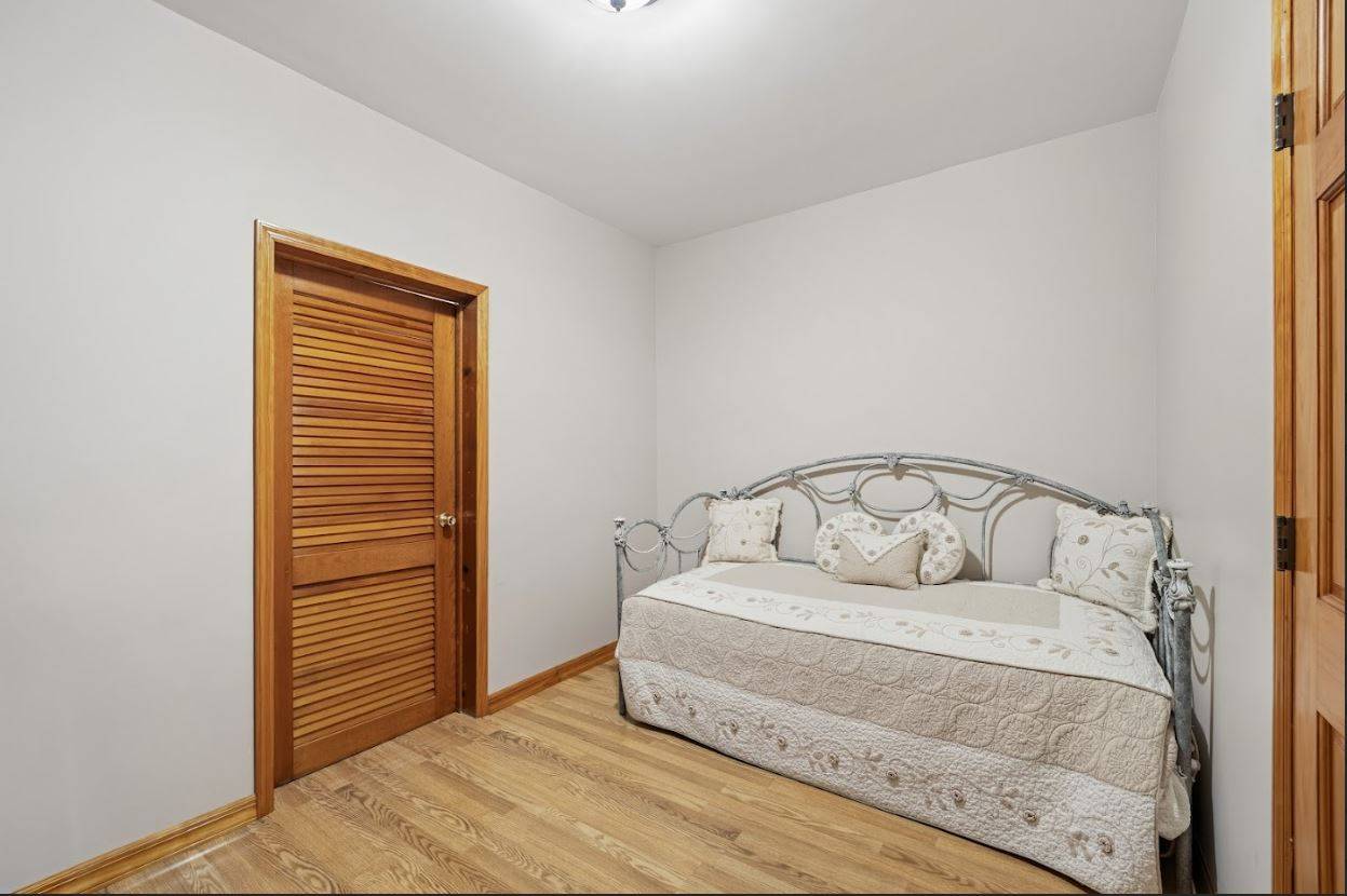 #29 photo, 20-15 Menahan St, Ridgewood , NY 11385