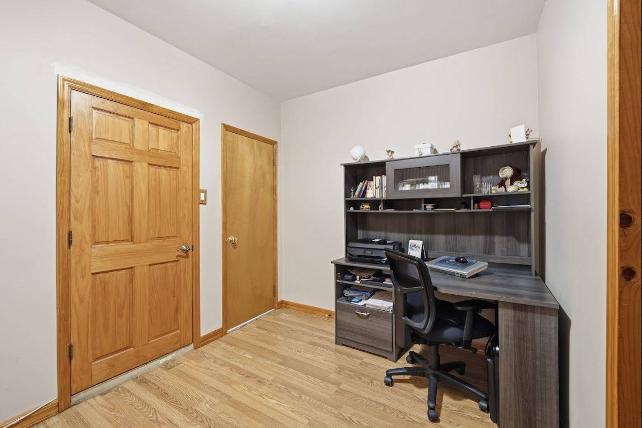 #30 photo, 20-15 Menahan St, Ridgewood , NY 11385