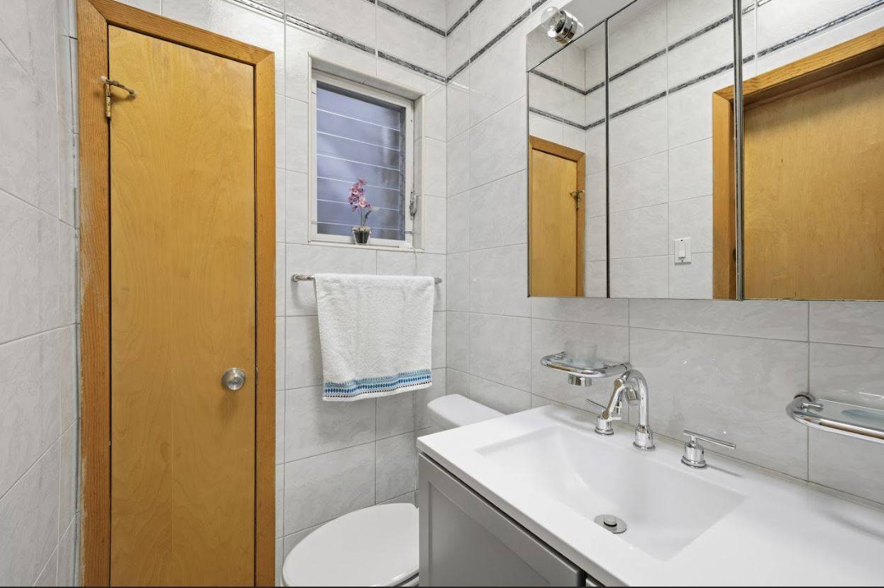 #32 photo, 20-15 Menahan St, Ridgewood , NY 11385