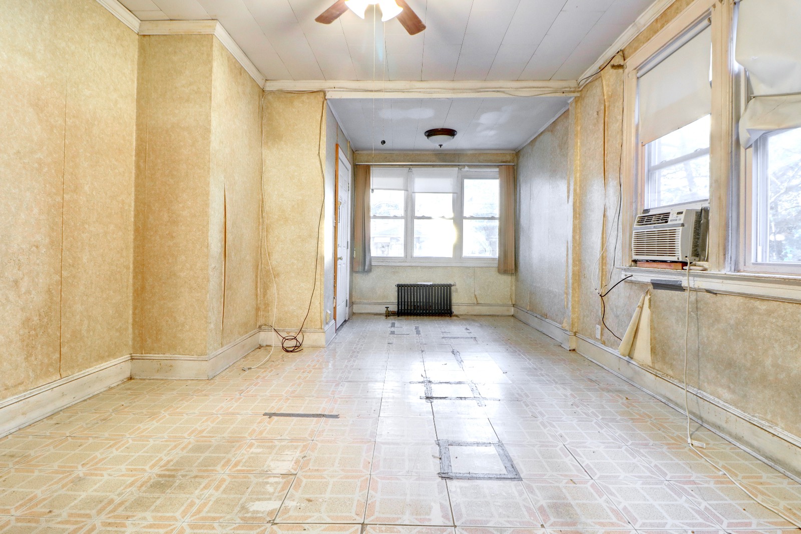 #11 photo, 6915 69 place, glendale , NY 11385