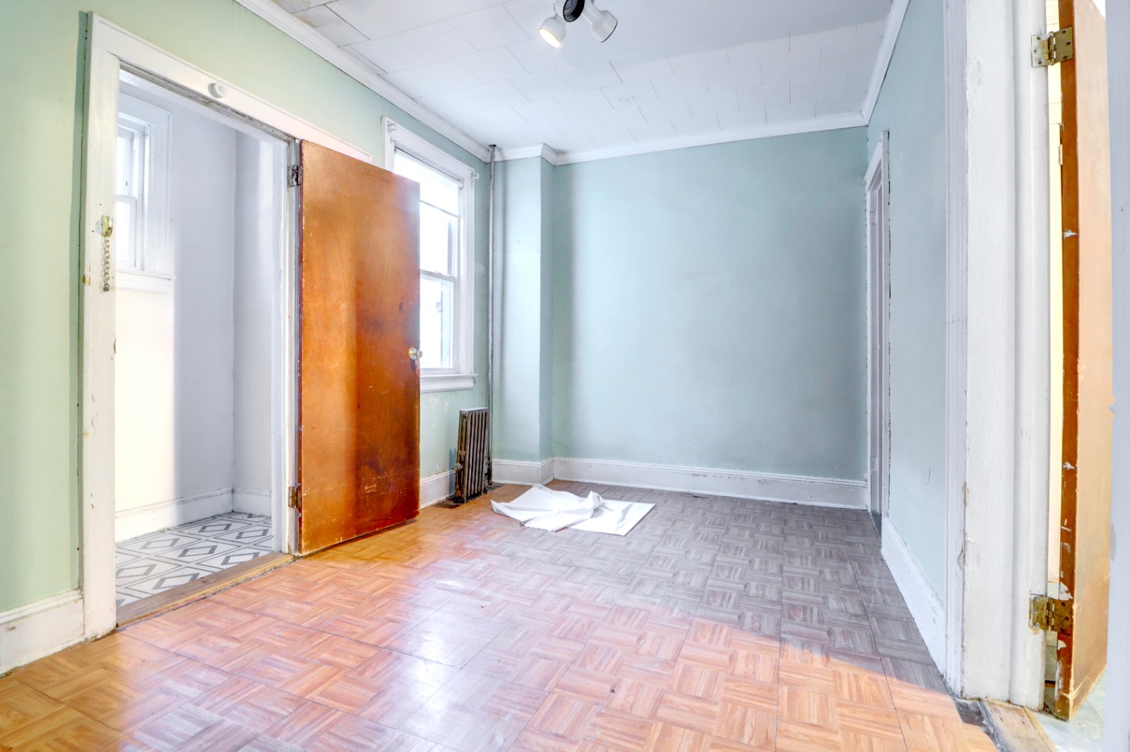 #17 photo, 6915 69 place, glendale , NY 11385