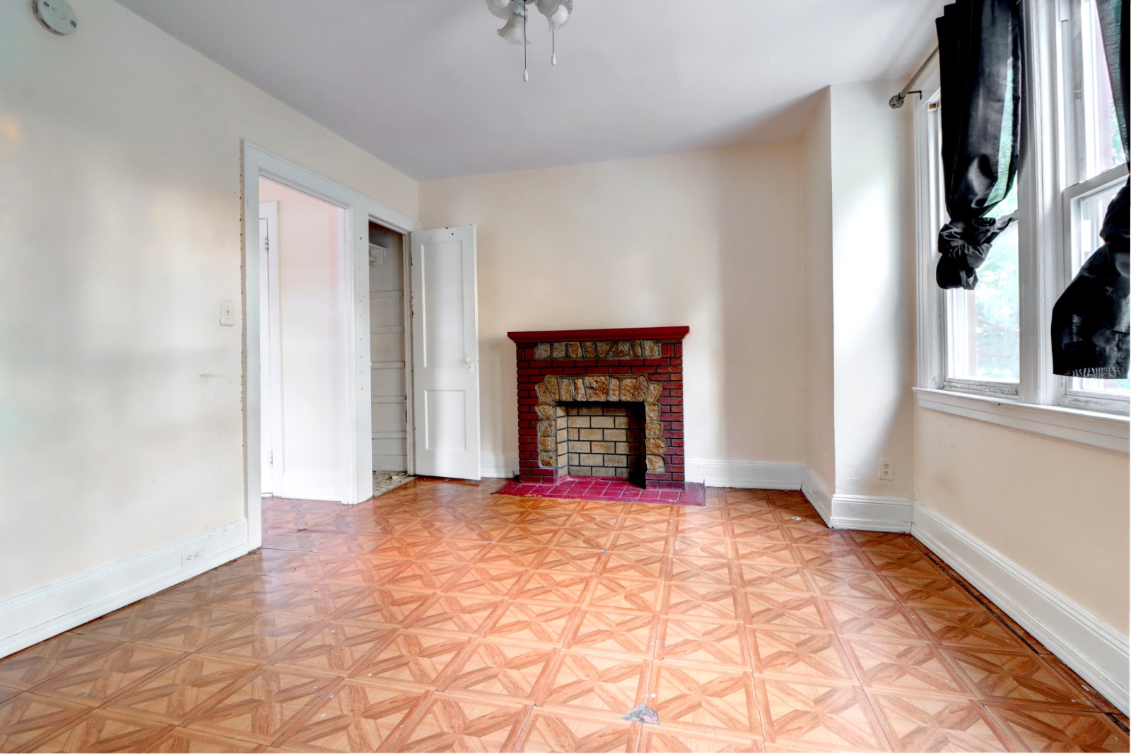 #5 photo, 6915 69 place, glendale , NY 11385