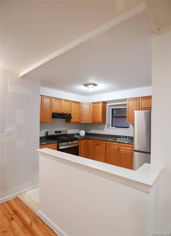 #4 photo, 57-32 Xenia Street, קווינס Corona , NY 11368