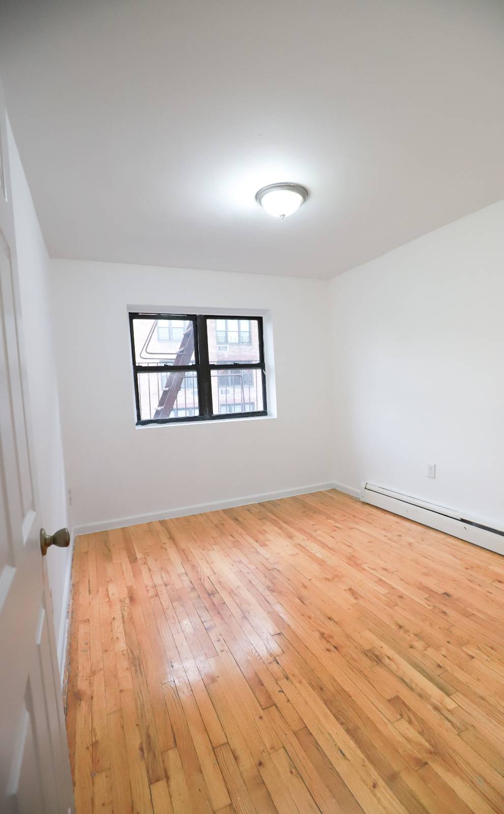 #8 photo, 57-32 Xenia Street, קווינס Corona , NY 11368