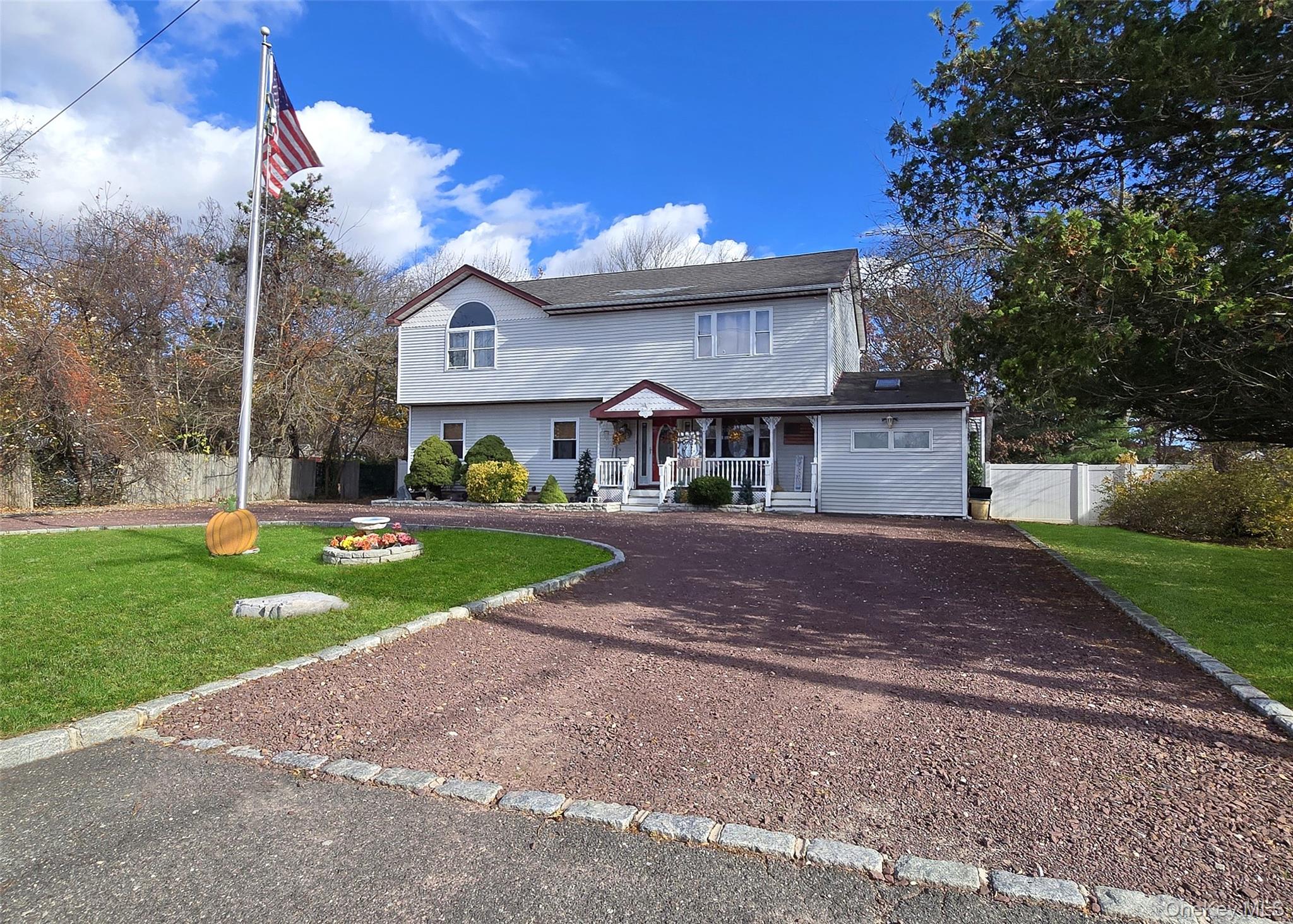 #1 photo, 199 Connetquot Avenue, מחוז סאפוק East Islip , NY 11730