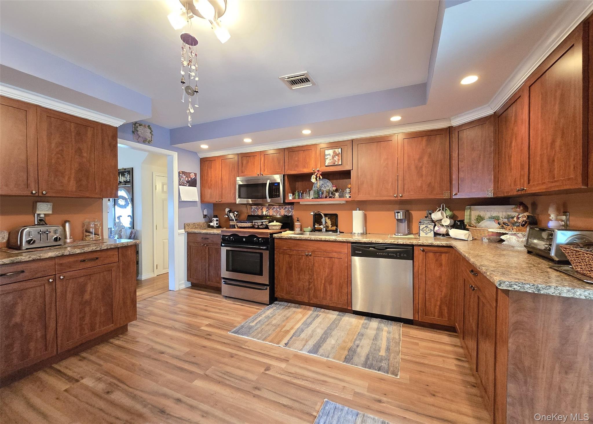 #17 photo, 199 Connetquot Avenue, מחוז סאפוק East Islip , NY 11730