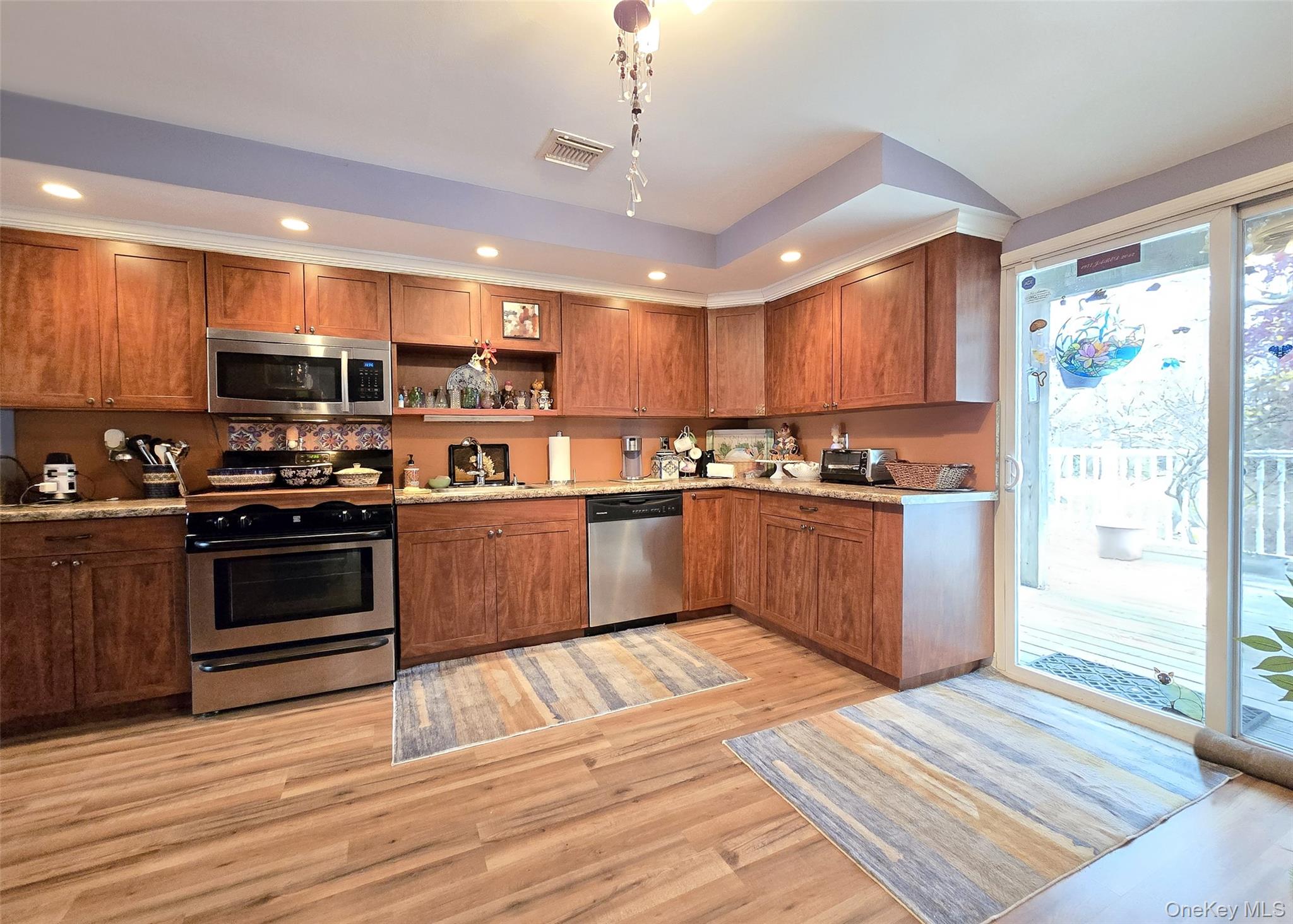 #18 photo, 199 Connetquot Avenue, מחוז סאפוק East Islip , NY 11730