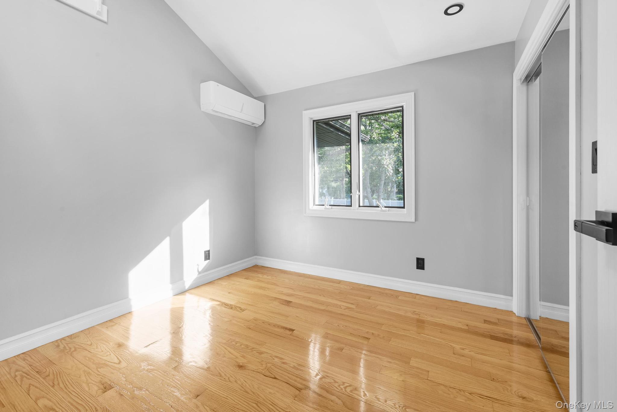 #19 photo, 4 Wintergreen Drive, सफ़ोक काउंटी Melville , NY 11747