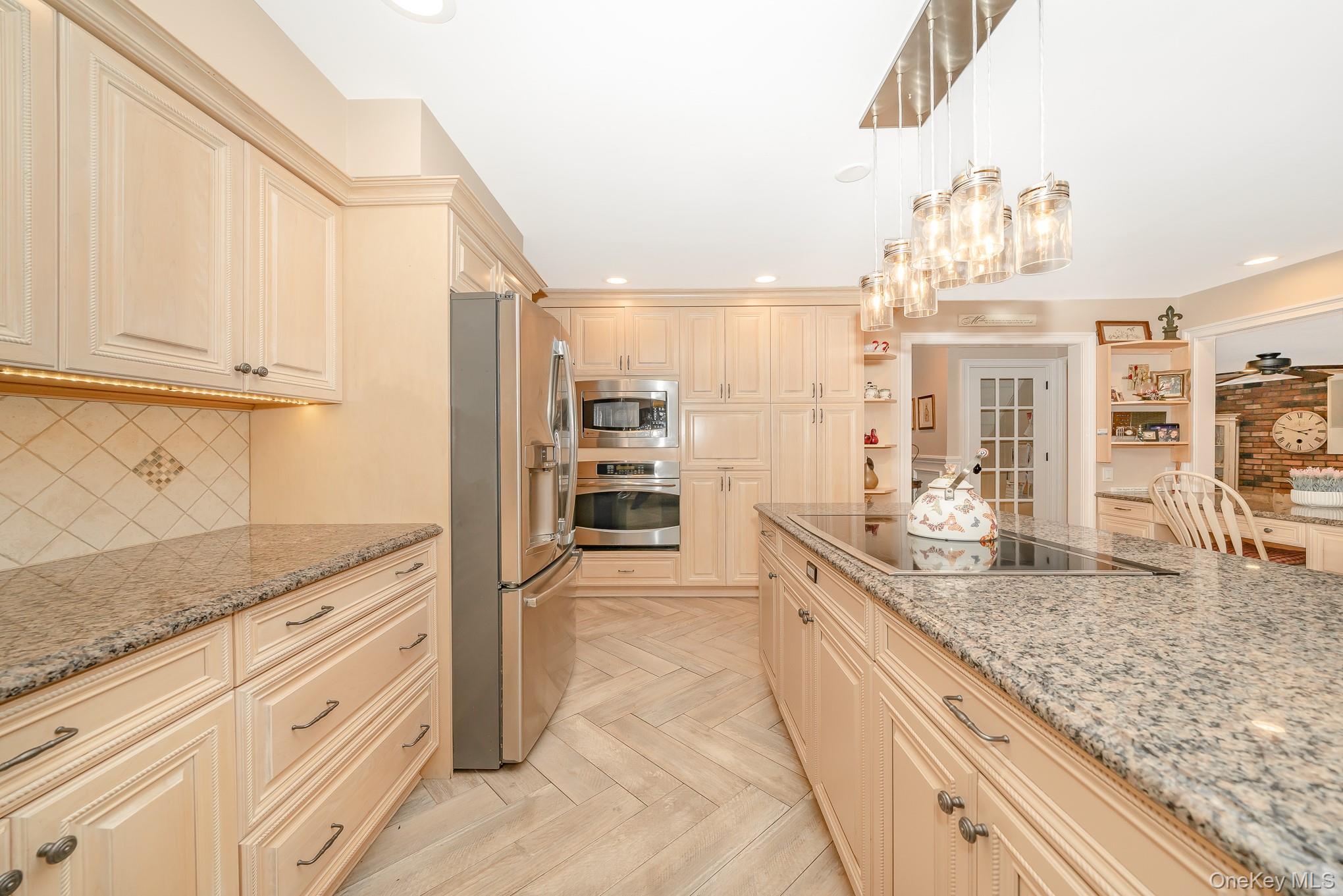 #10 photo, 17 Thide Court, מחוז סאפוק Smithtown , NY 11787