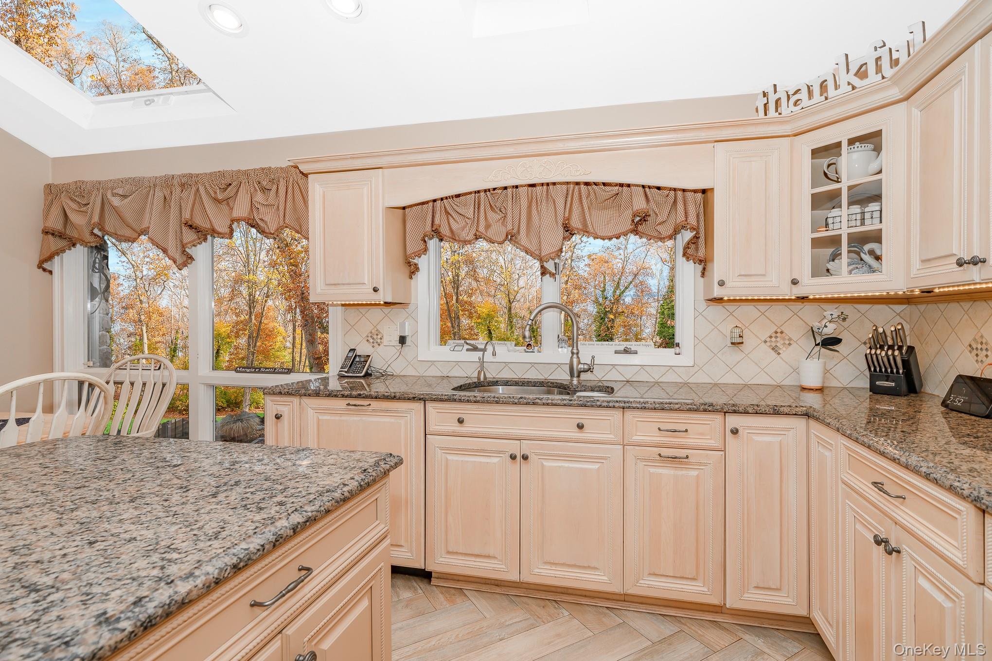 #11 photo, 17 Thide Court, מחוז סאפוק Smithtown , NY 11787