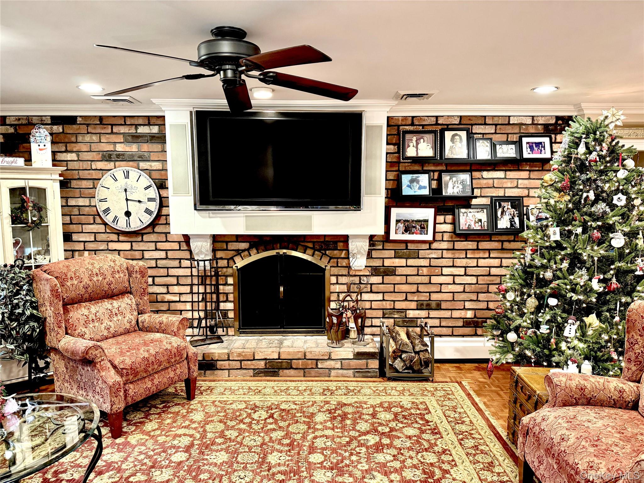 #16 photo, 17 Thide Court, מחוז סאפוק Smithtown , NY 11787