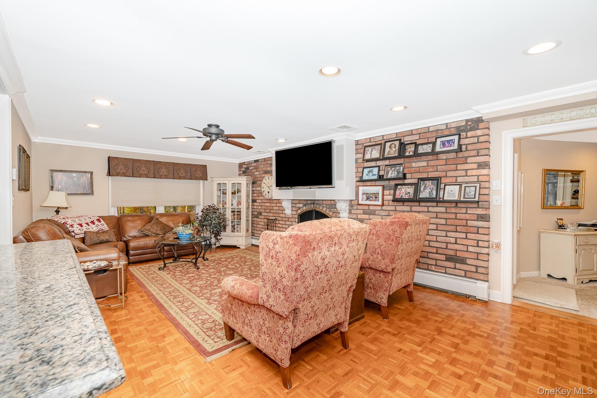 #17 photo, 17 Thide Court, מחוז סאפוק Smithtown , NY 11787