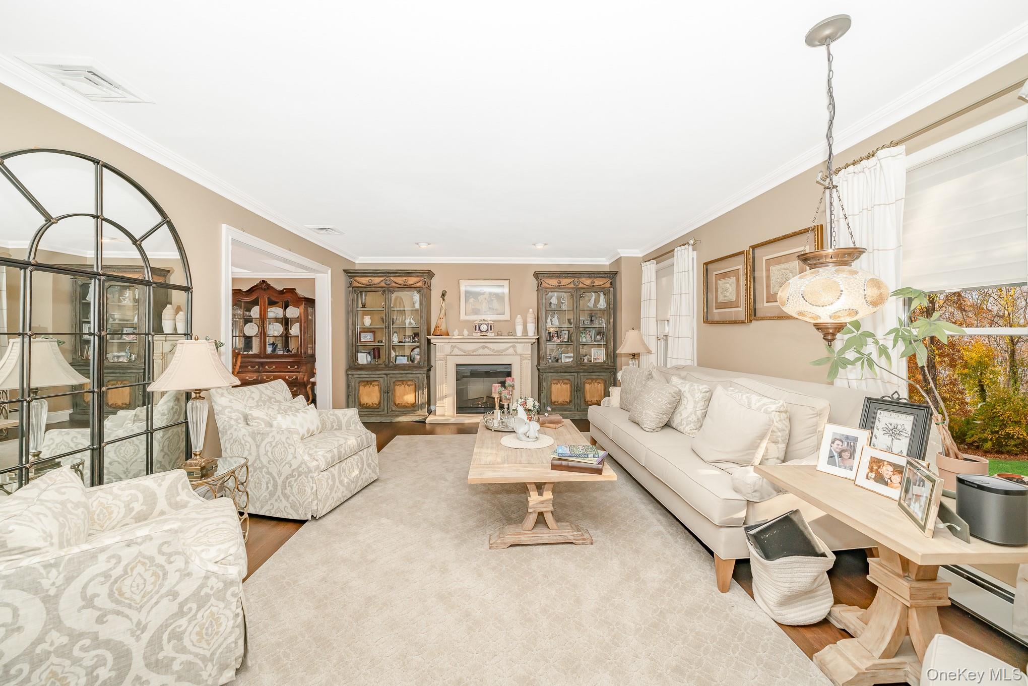 #7 photo, 17 Thide Court, מחוז סאפוק Smithtown , NY 11787