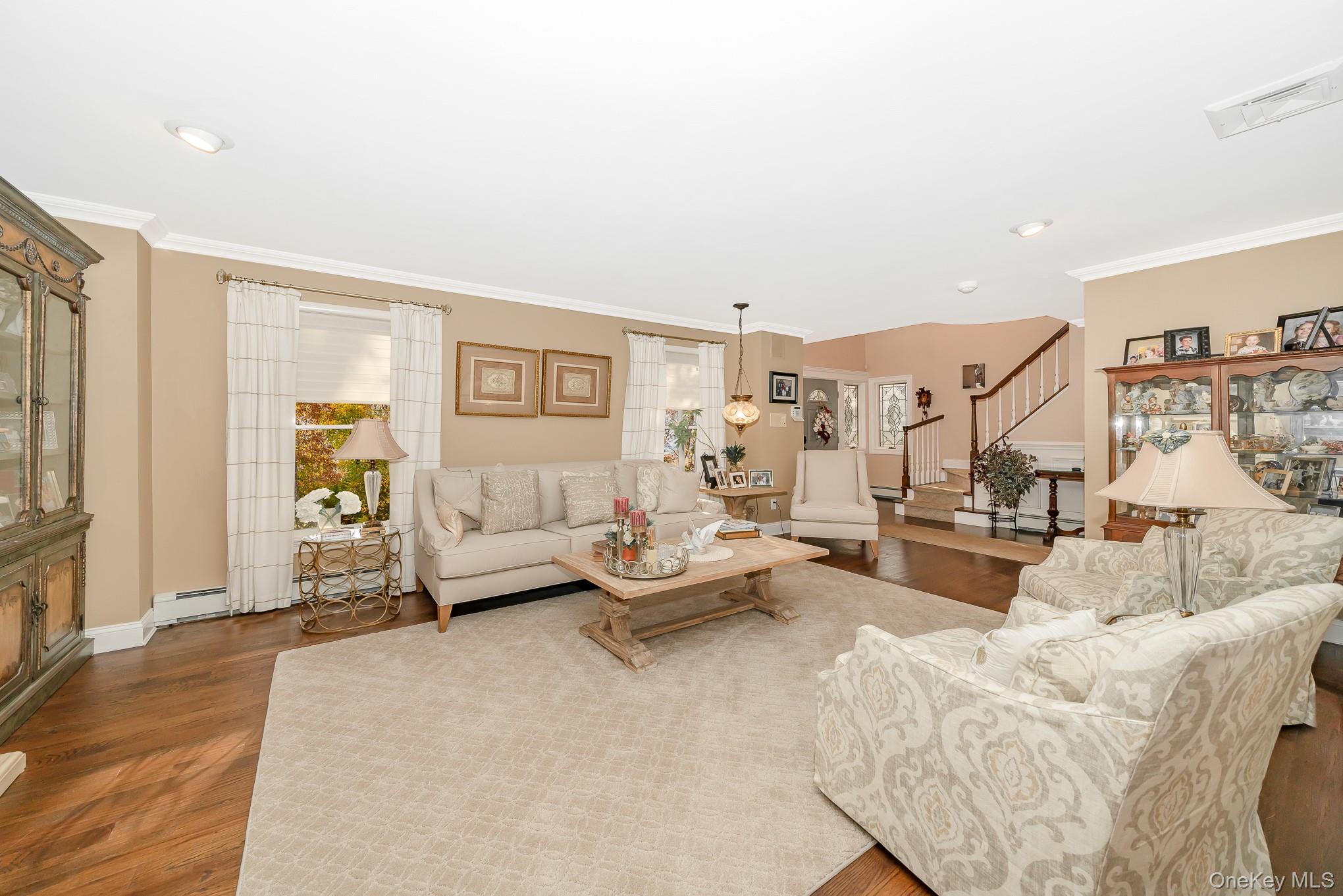 #8 photo, 17 Thide Court, מחוז סאפוק Smithtown , NY 11787