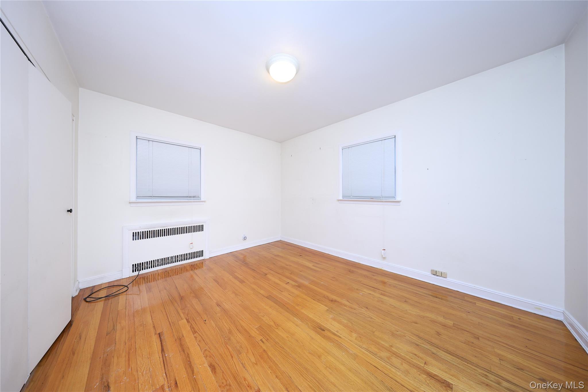 #14 photo, 75-59 195th Street, קווינס Fresh Meadows , NY 11366