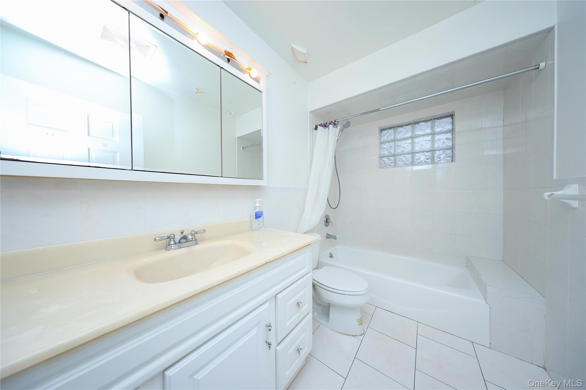 #5 photo, 75-59 195th Street, קווינס Fresh Meadows , NY 11366