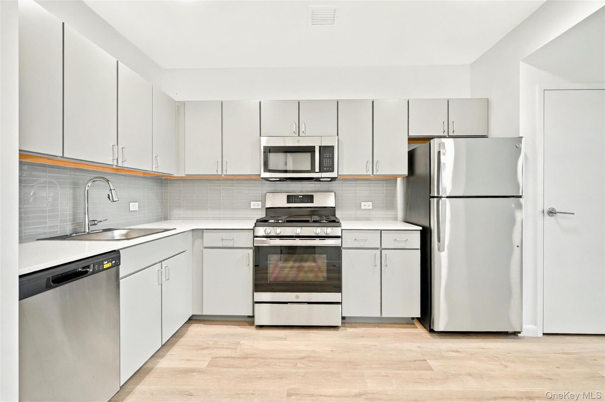 #16 photo, 1731 Lacombe Avenue, 布朗士 Bronx , NY 10473