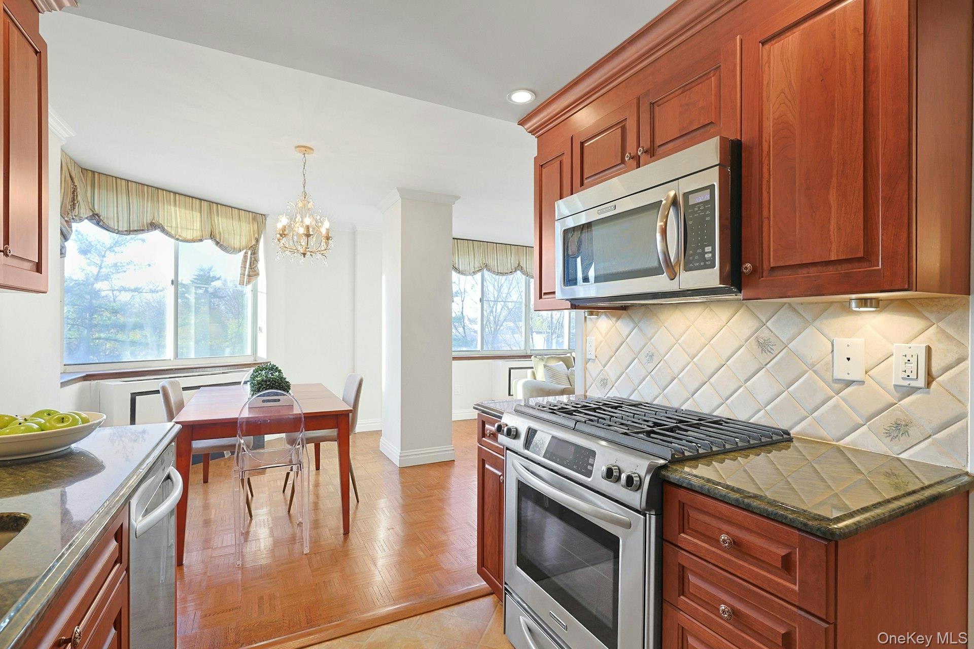 #7 photo, 1270 North Avenue, 纽约州 New Rochelle , NY 10804