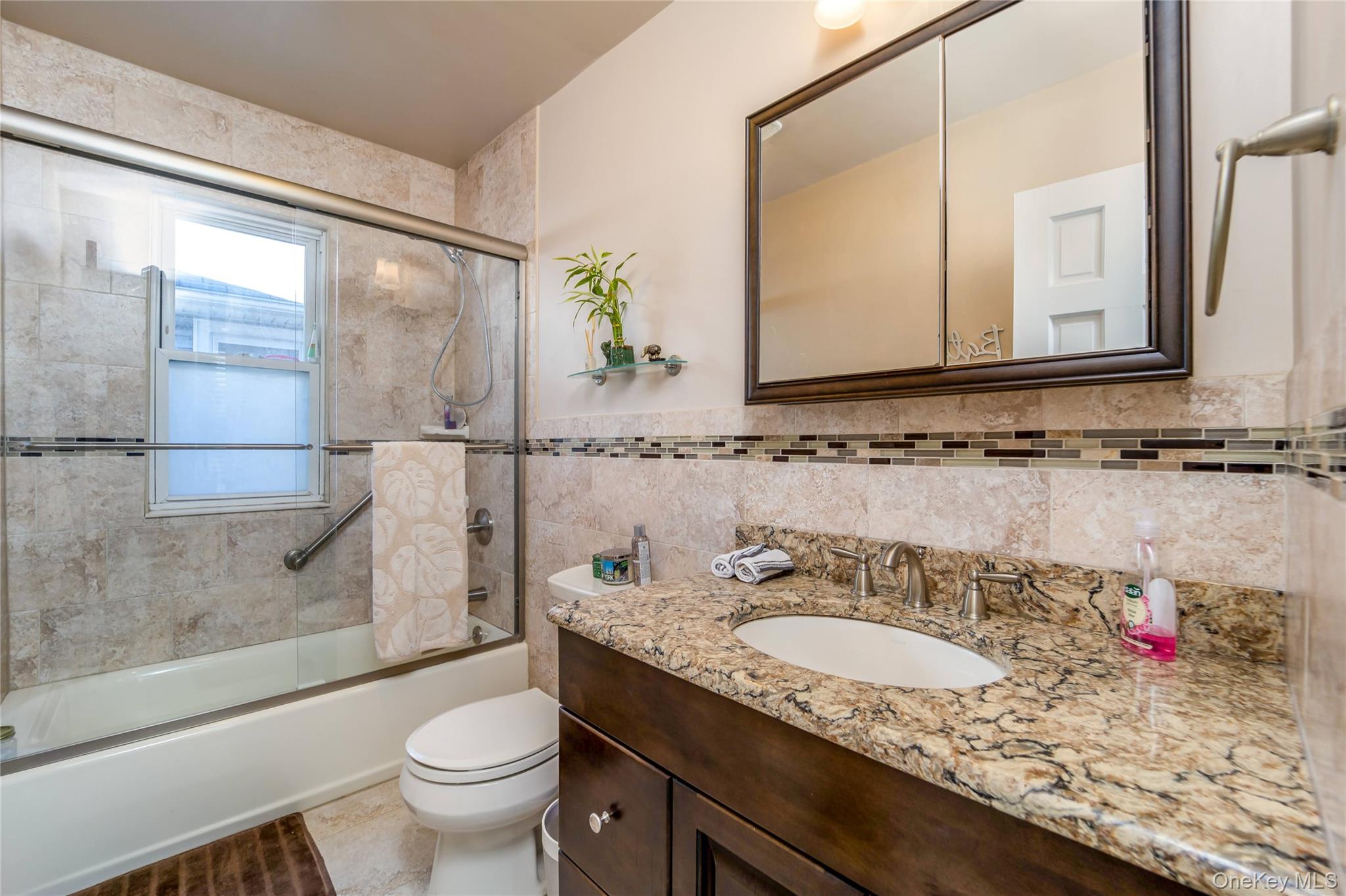 #13 photo, 92-57 246th Street, 长岛 花卉园 Floral Park , NY 11001