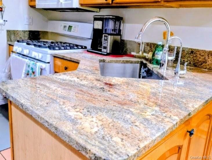 #10 photo, 17 Grayley Place, מחוז סאפוק Huntington Station , NY 11746