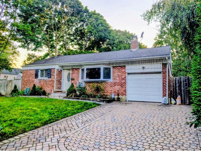 #12 photo, 17 Grayley Place, מחוז סאפוק Huntington Station , NY 11746