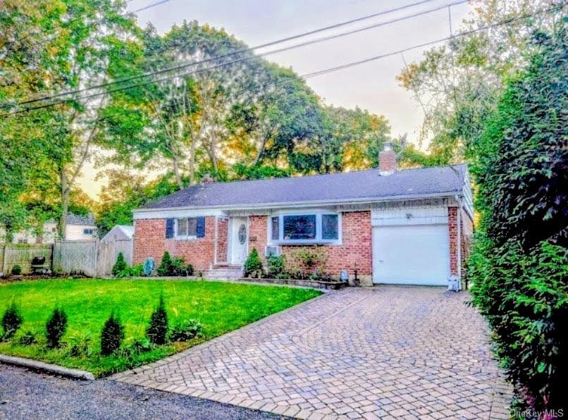 #2 photo, 17 Grayley Place, מחוז סאפוק Huntington Station , NY 11746