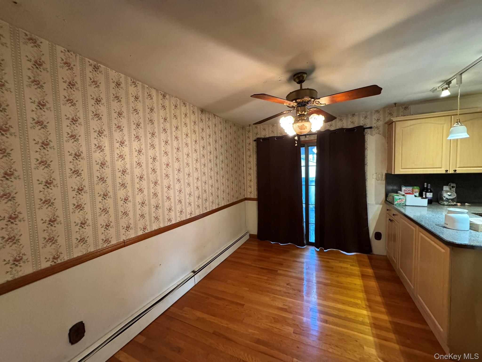 #6 photo, 41 Broadway, सफ़ोक काउंटी Shirley , NY 11967