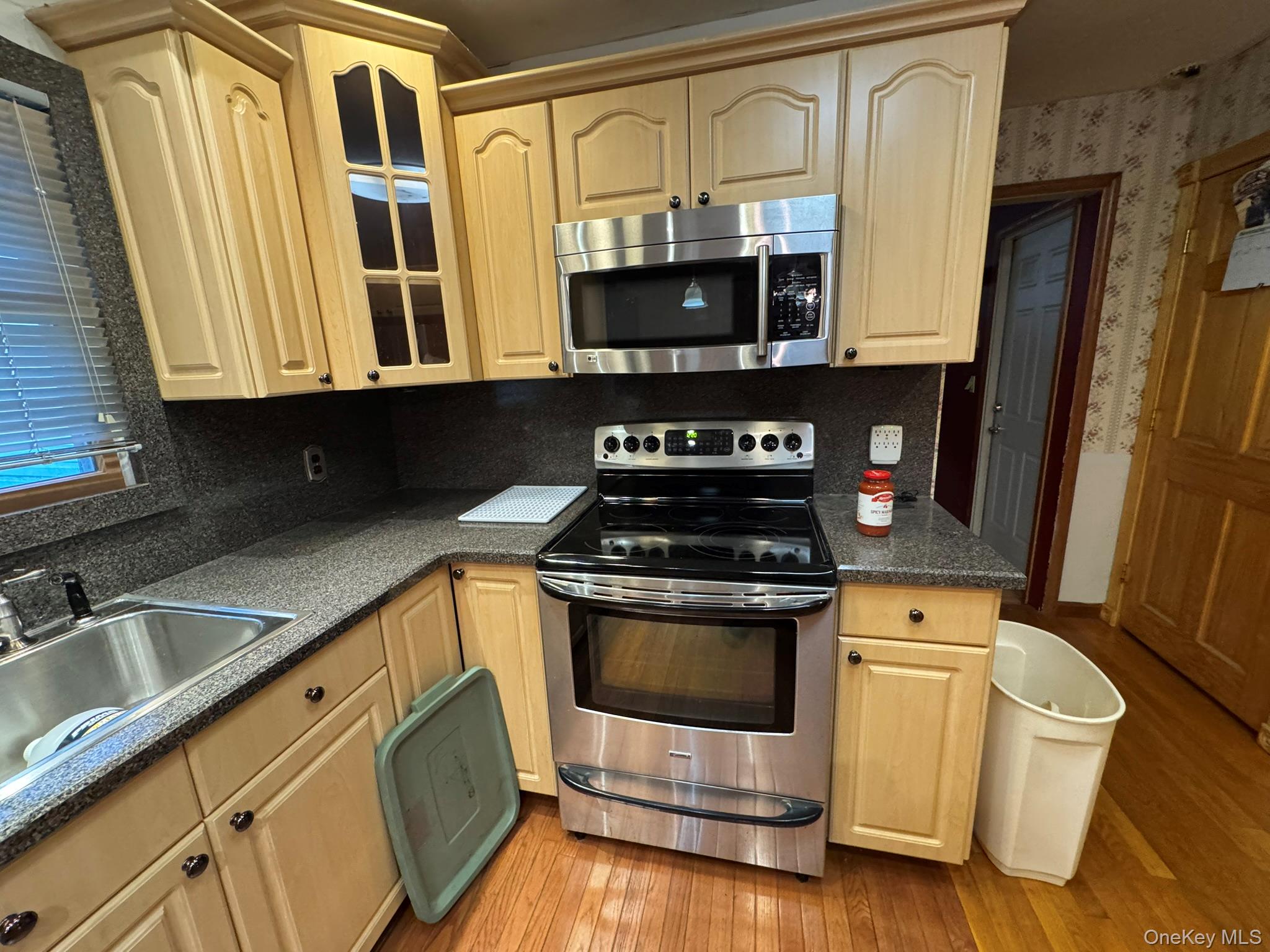 #8 photo, 41 Broadway, सफ़ोक काउंटी Shirley , NY 11967