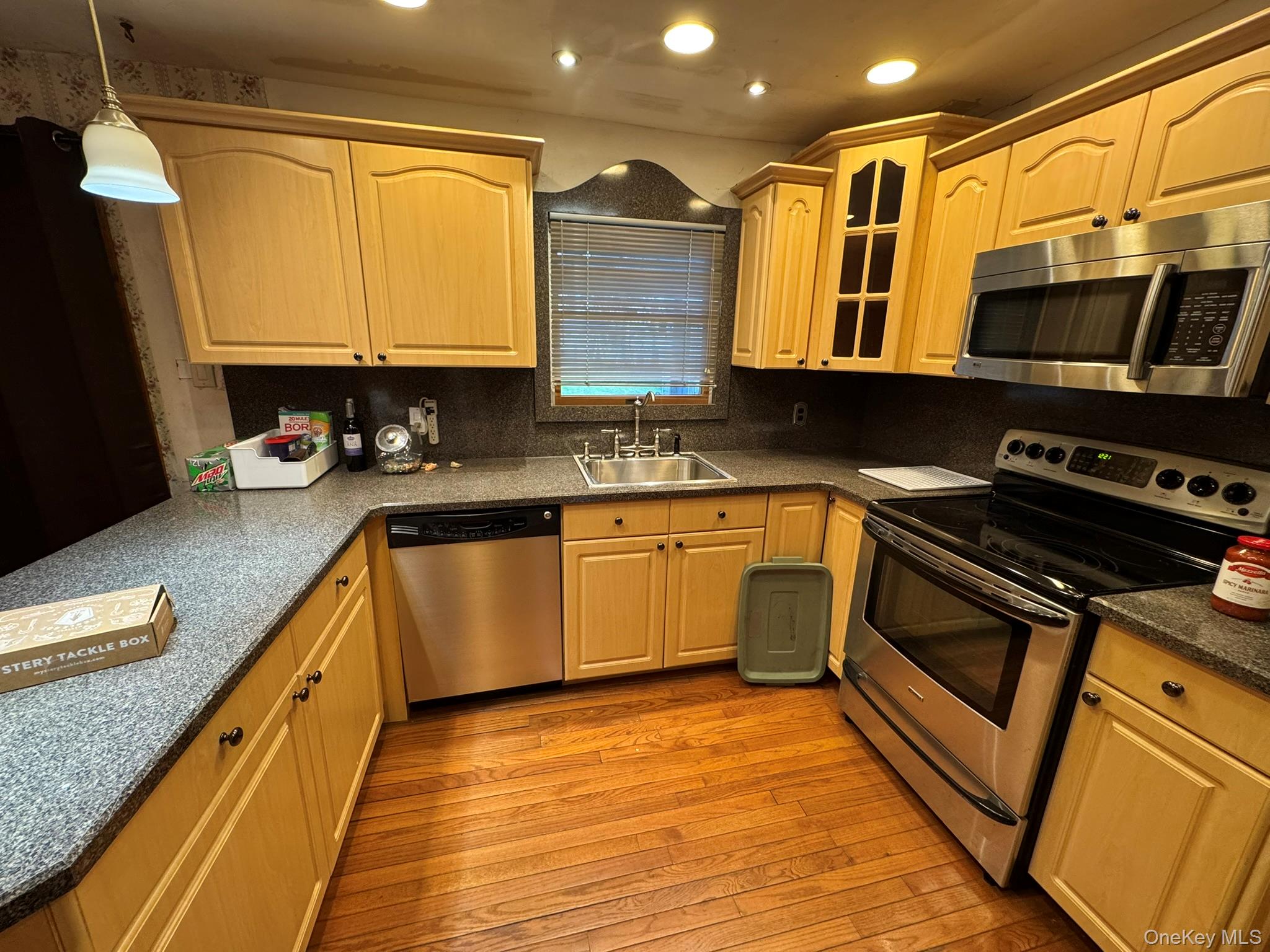 #9 photo, 41 Broadway, सफ़ोक काउंटी Shirley , NY 11967