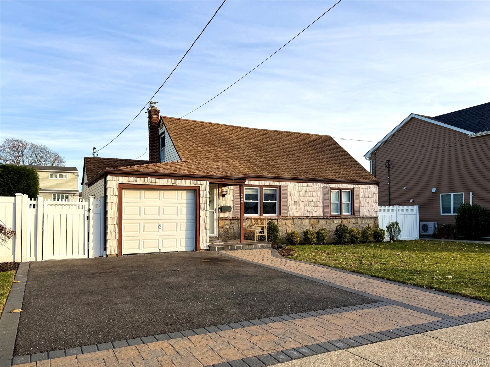 #2 photo, 247 Division Avenue, नासाउ काउंटी Massapequa , NY 11758