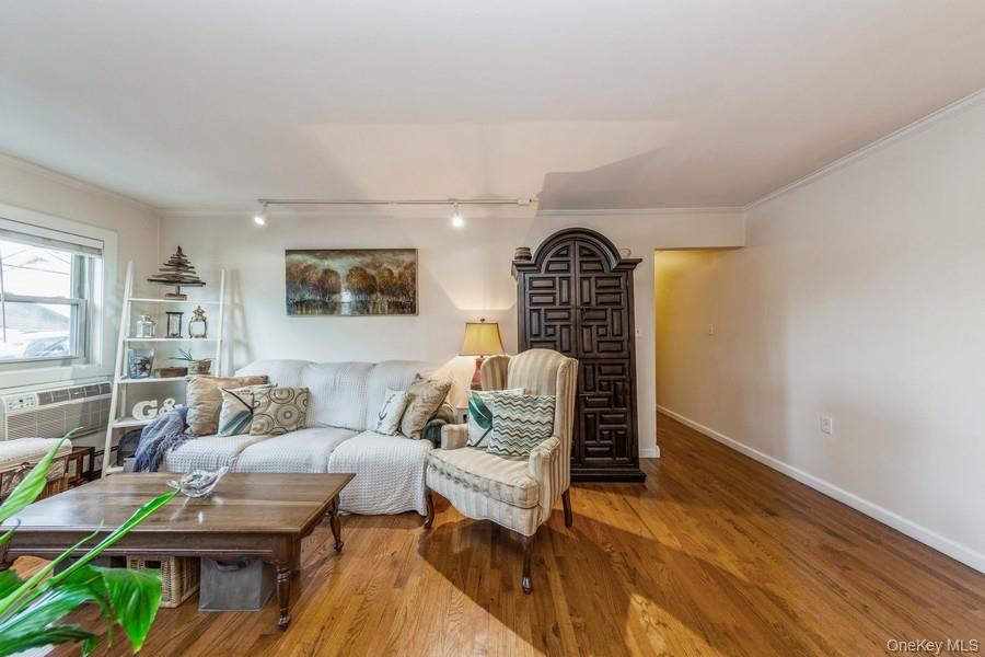 #11 photo, 4 Rose Street, Oceanside , NY 11572