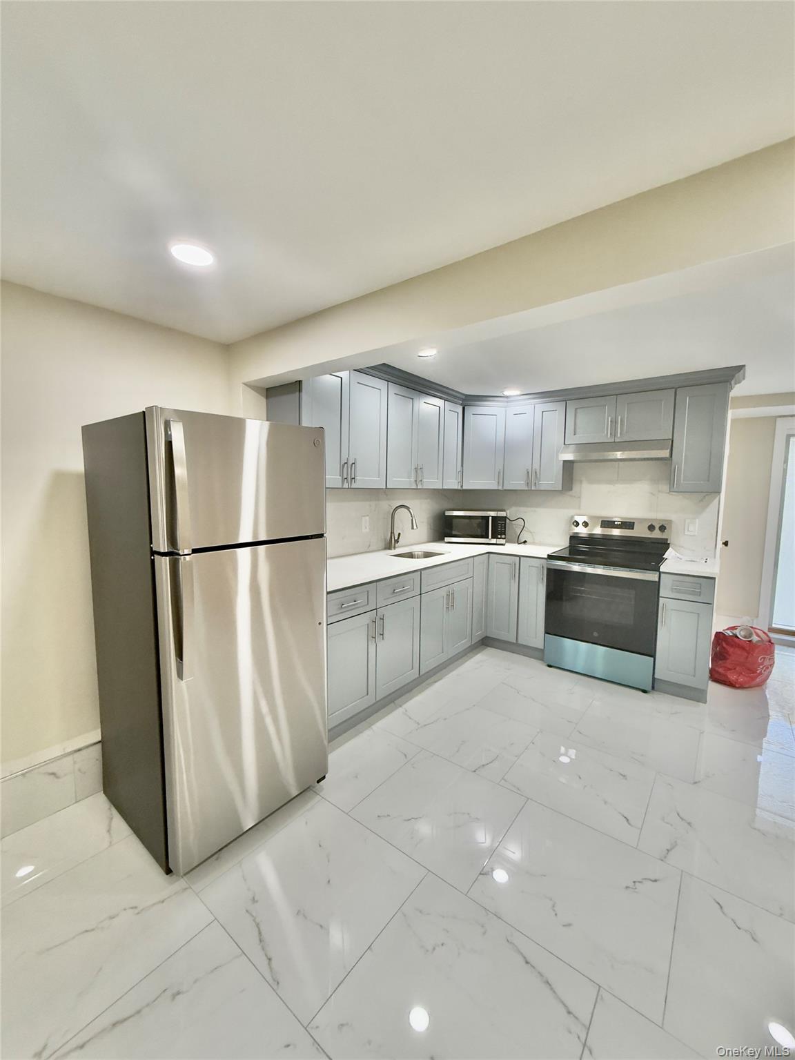 #2 photo, - Paula Street, हिक्सविले Hicksville , NY 11801