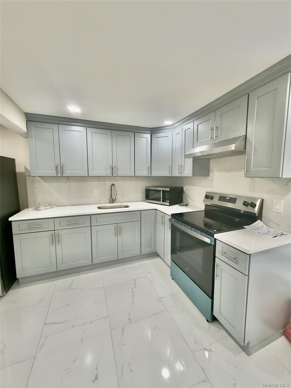 #3 photo, - Paula Street, हिक्सविले Hicksville , NY 11801