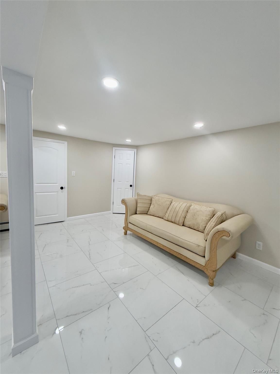 #5 photo, - Paula Street, हिक्सविले Hicksville , NY 11801