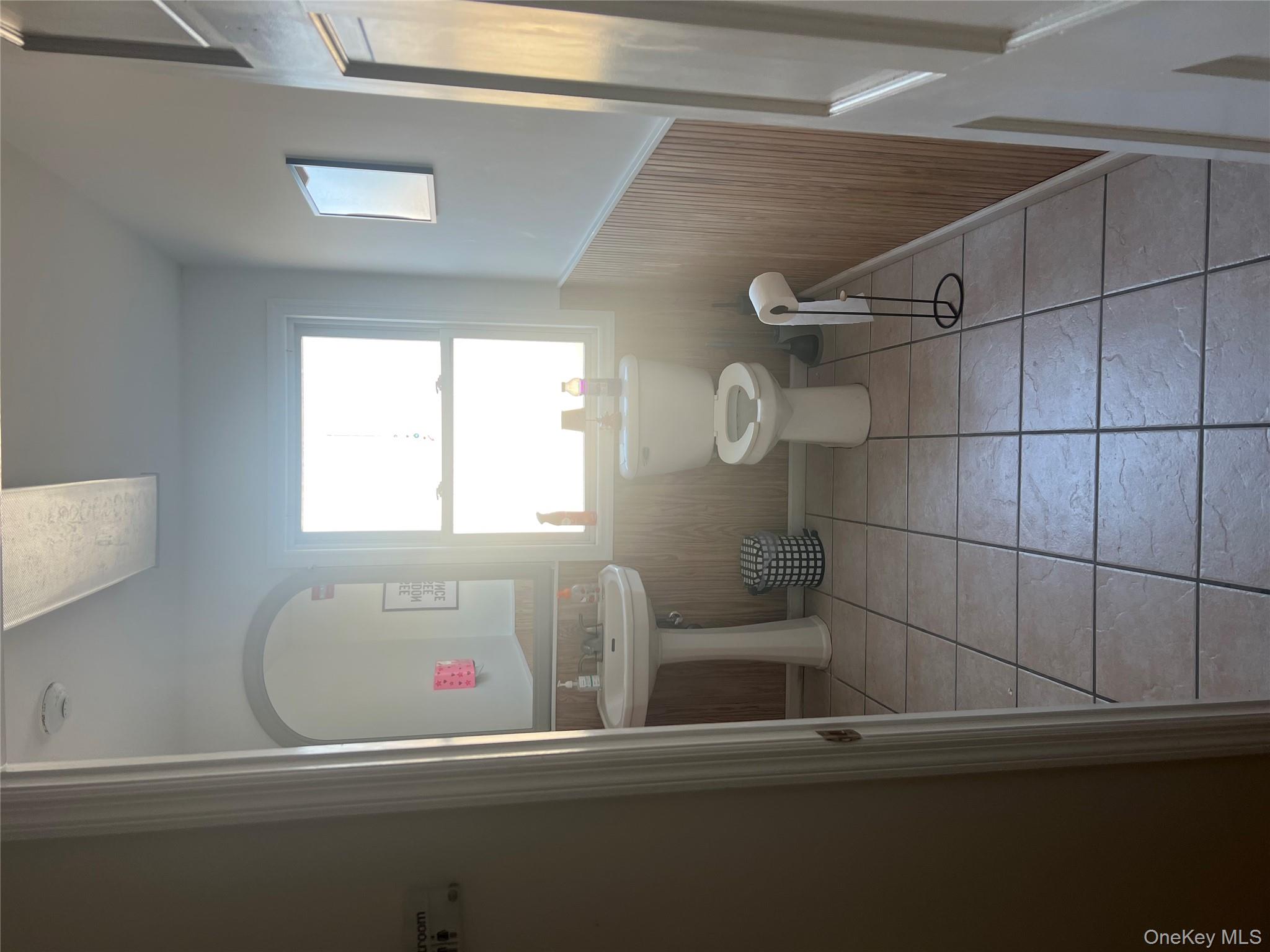 #4 photo, 409 Patchogue Road, 롱 아일랜드 Port Jefferson Station , NY 11776