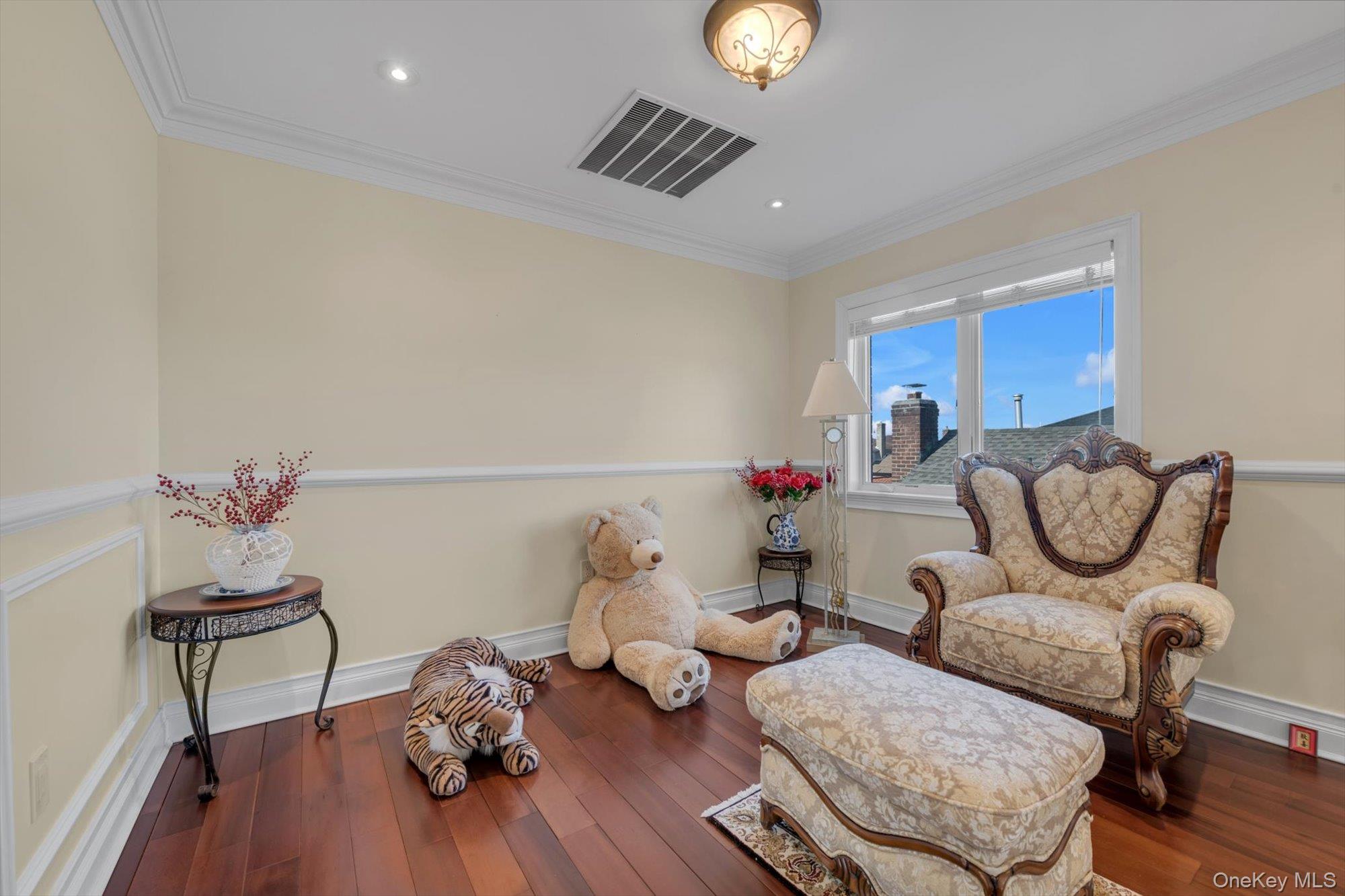 #13 photo, 69-68 229th Street, Куинс ‖ Bayside , NY 11364