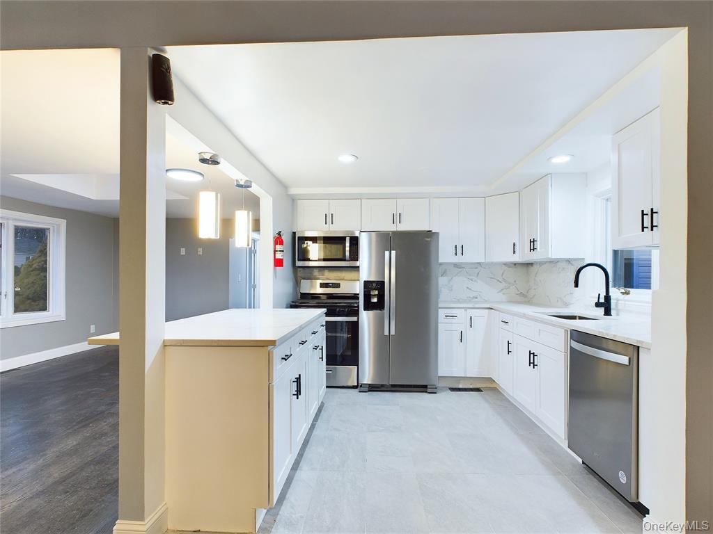 #7 photo, 115 Clinton Avenue, Саффолк ‖ Patchogue , NY 11772